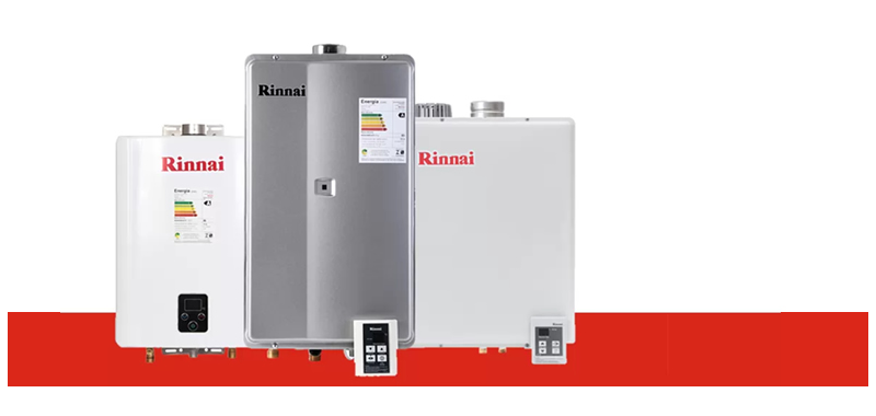 Técnico realizando manutenção em aquecedor a gás